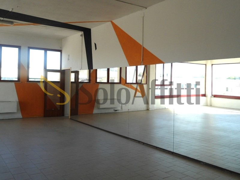 Laboratorio in Affitto a Senigallia, zona Cesanella, 650€, 180 m²