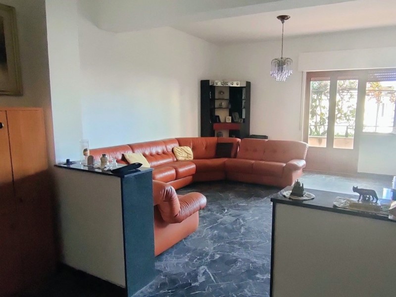 Quadrilocale in Vendita a Reggio Calabria, 78'000€, 155 m²