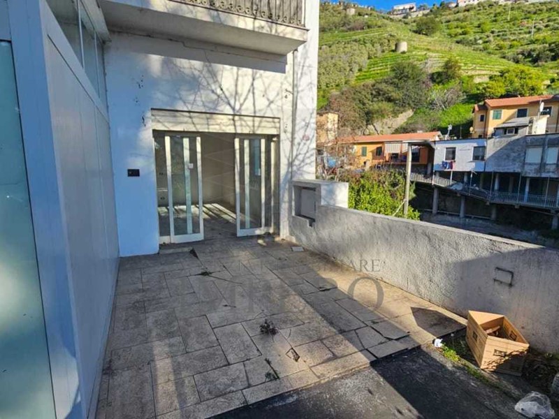 Immobile commerciale in Vendita a Ventimiglia, zona Latte, 60'000€, 45 m²