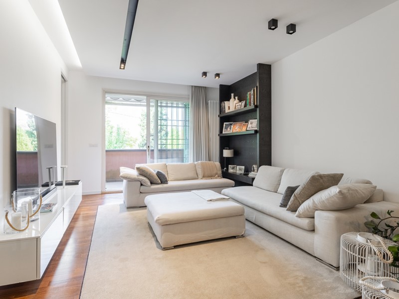 Appartamento in Affitto a Bologna, 5'000€, 175 m², arredato, con Box