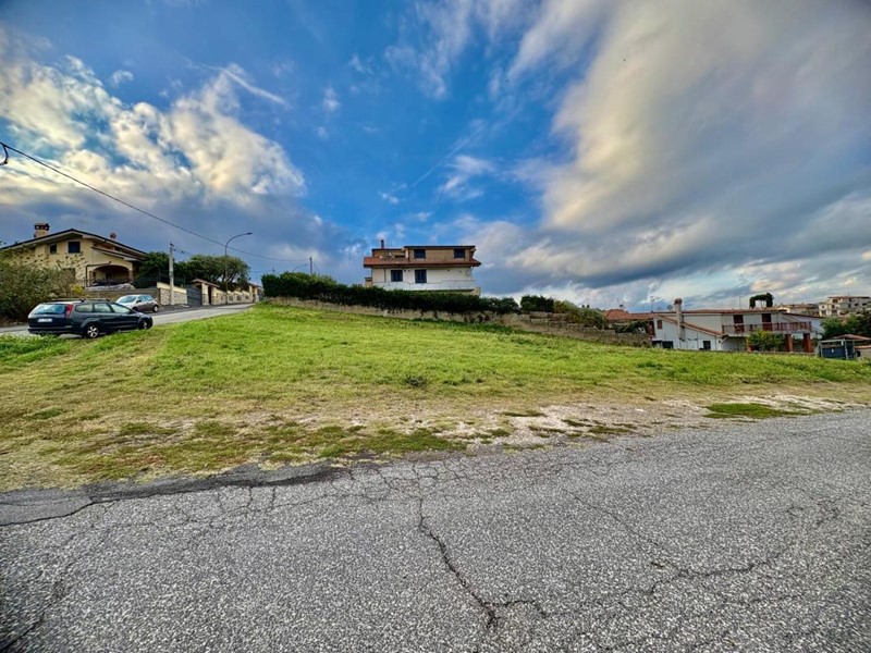 Terreno edificabile in Vendita a Guidonia Montecelio, zona Marco Simone, 170'000€, 1060 m²