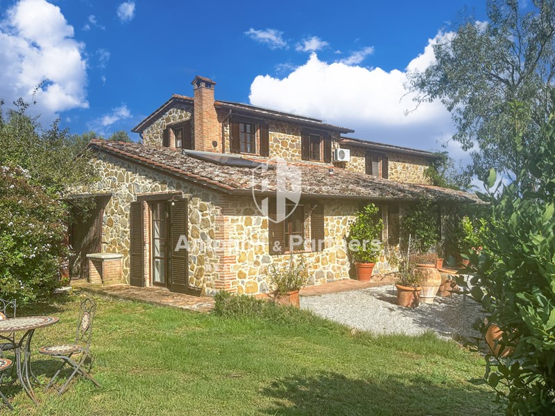 Casa Indipendente in Vendita a Panicale, 699'000€, 286 m², con Box