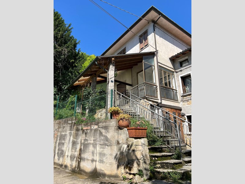 Casa Indipendente in Vendita a Creazzo, 145'000€, 150 m², con Box