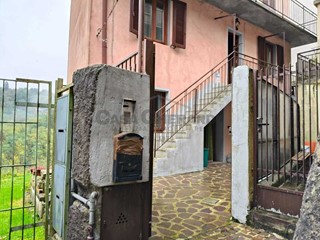 Casa Semi Indipendente in Vendita a Almenno San Bartolomeo, 94'000&euro;, 154 m²