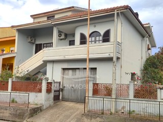 Casa Indipendente in Vendita a Cabras, 270'000€, 173 m²