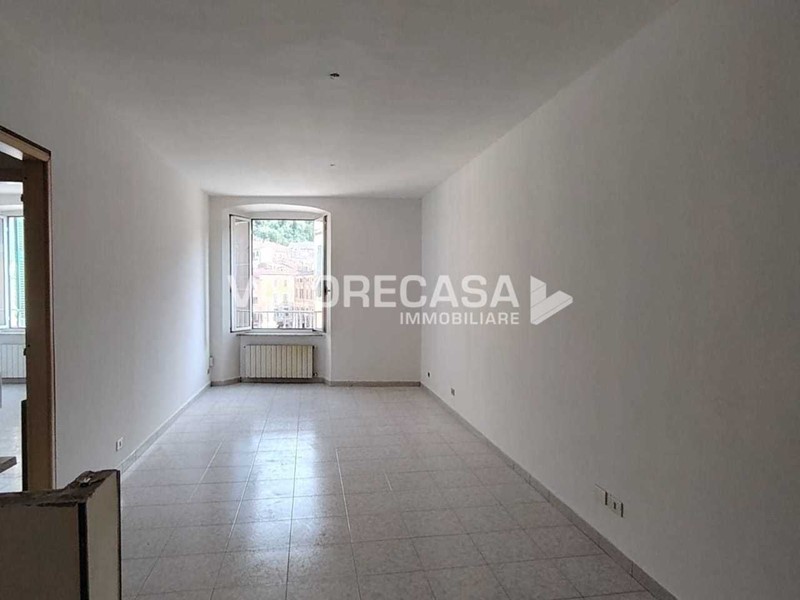 Bilocale in Vendita a Carrara, 99'000€, 65 m²