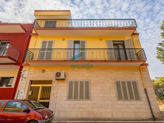 Casa Indipendente in Vendita a Triggiano, zona Triggiano, 320'000€, 304 m²