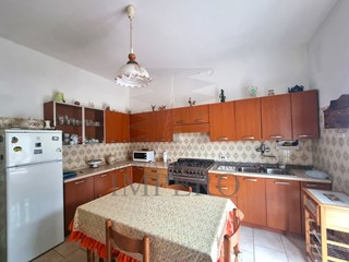 Quadrilocale in Vendita a Ventimiglia, zona Gallardi, 139'000€, 110 m²