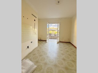 Quadrilocale in Vendita a Imperia, zona Porto Maurizio, 170'000&euro;, 95 m²