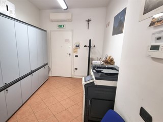 Ufficio in Affitto a Langhirano, 600€, 70 m²