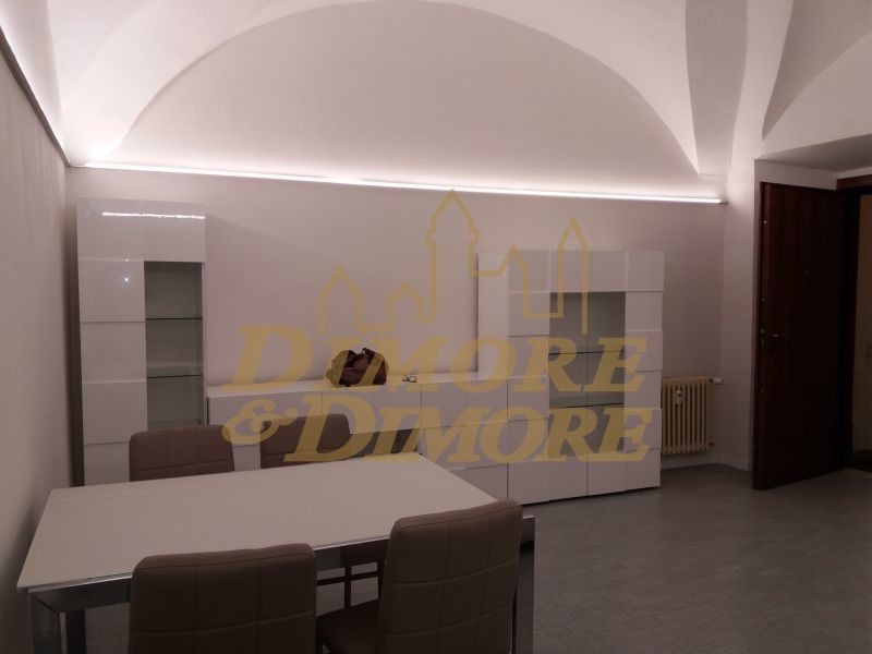 Bilocale in Affitto a Verbania, zona Intra, 800€, 70 m², arredato