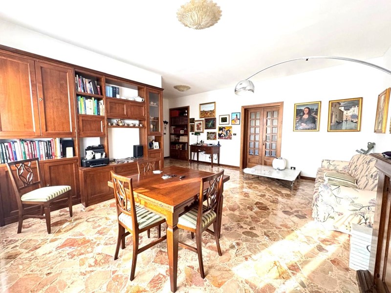 Appartamento in Vendita a Arezzo, 175'000€, 144 m²