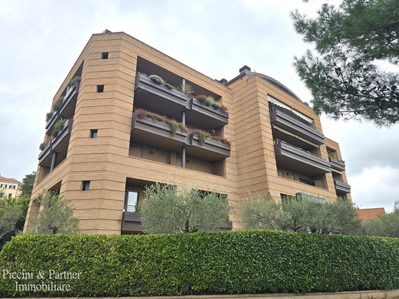 Quadrilocale in Vendita a Perugia, zona San Marco, 190'000€, 116 m², con Box