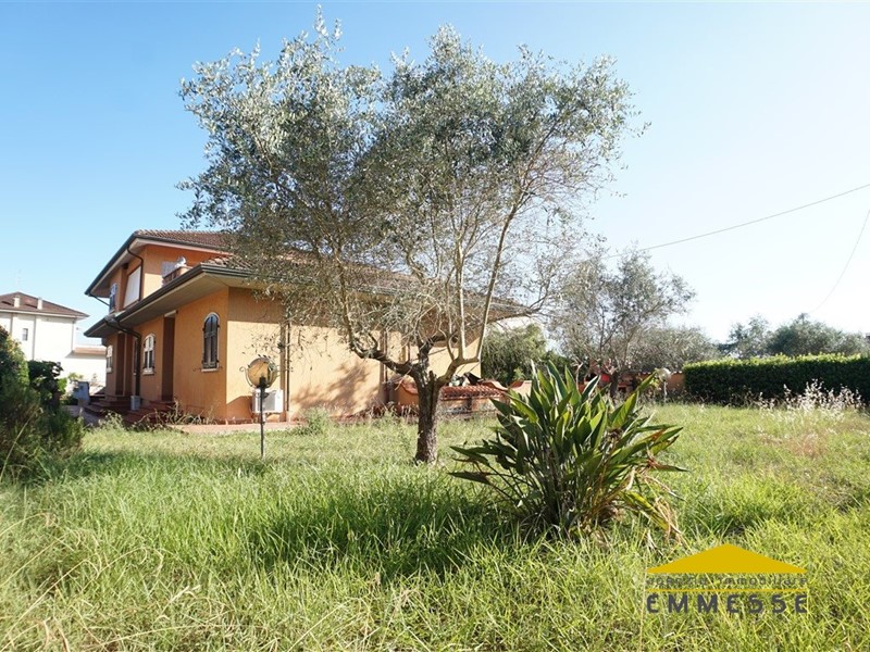 Casa Indipendente in Vendita a Carrara, 790'000€, 430 m²