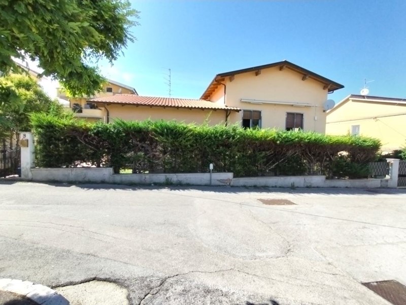 Villa in Vendita a Pescara, 490'000€, 290 m²