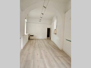 Negozio in Affitto a Colle di Val D'Elsa, 500€, 36 m²