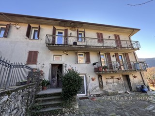 Casa Semi Indipendente in Vendita a Tresana, 240'000€, 527 m²