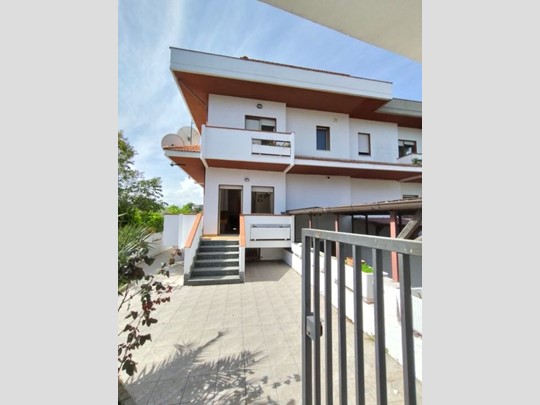 Villetta a schiera in Vendita a Pescara, 260'000€, 180 m²