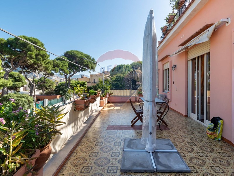 Quadrilocale in Affitto a Palermo, 700€, 100 m²