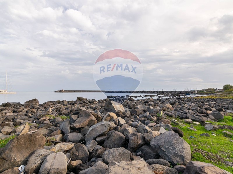 Casa Indipendente in Vendita a Riposto, 35'000€, 57 m²