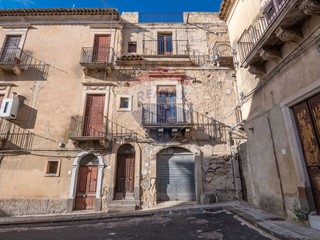 Casa Indipendente in Vendita a Grammichele, 32'000€, 316 m²