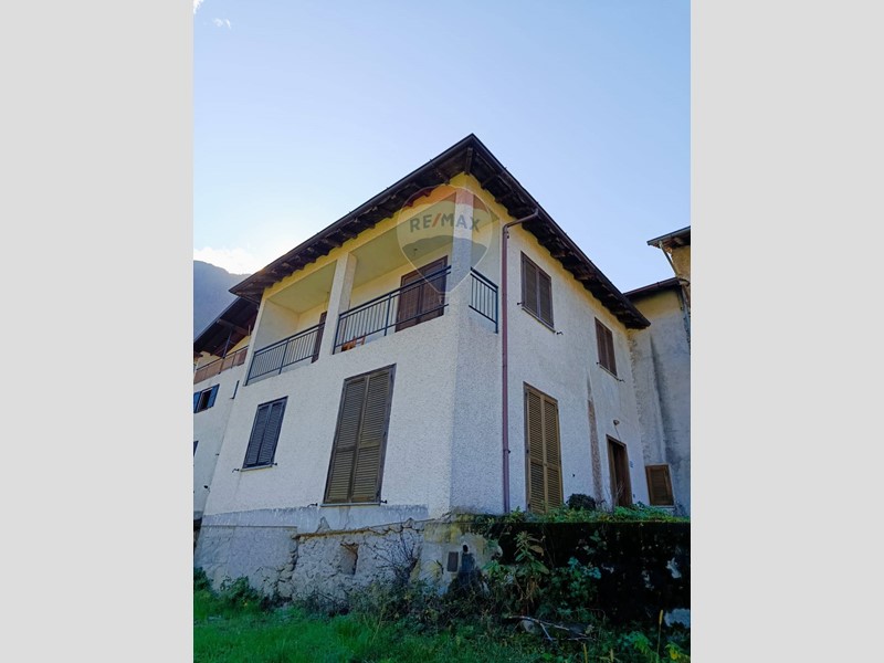 Casa Semi Indipendente in Vendita a Piantedo, 110'000&euro;, 296 m²