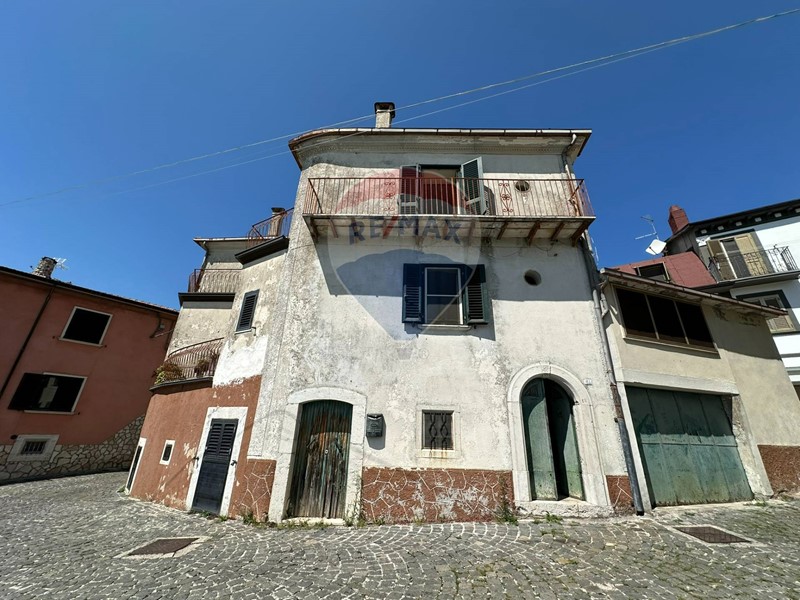 Casa Indipendente in Vendita a Roccasicura, 215'000€, 519 m²