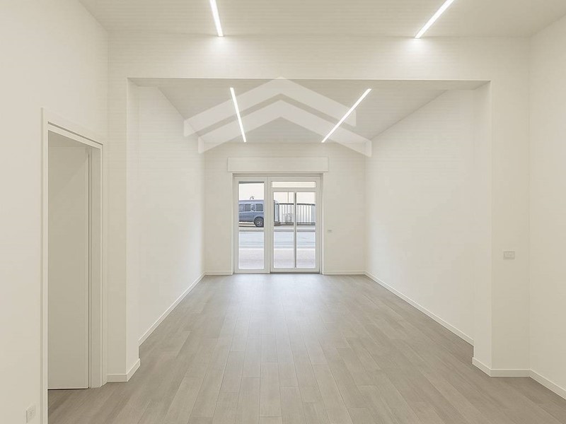 Immobile commerciale in Affitto a Campobasso, 500€, 50 m²