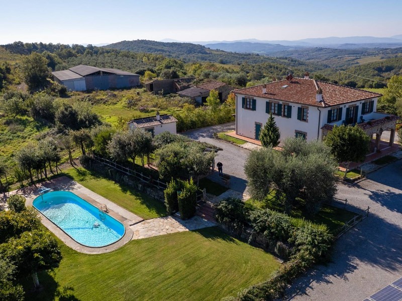 Villa in Vendita a Scansano, 600 m², con Box