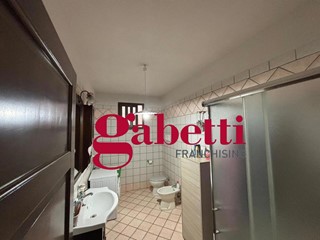 Casa Indipendente in Vendita a Maddaloni, 435'000€, 305 m²