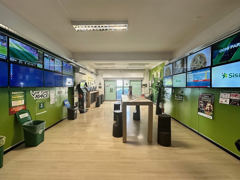 Attività commerciale in Vendita a Barcellona Pozzo di Gotto, 100'000€, 100 m²