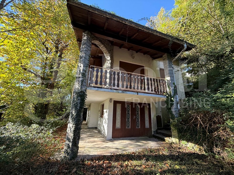Quadrilocale in Vendita a Asso, 190'000€, 280 m²