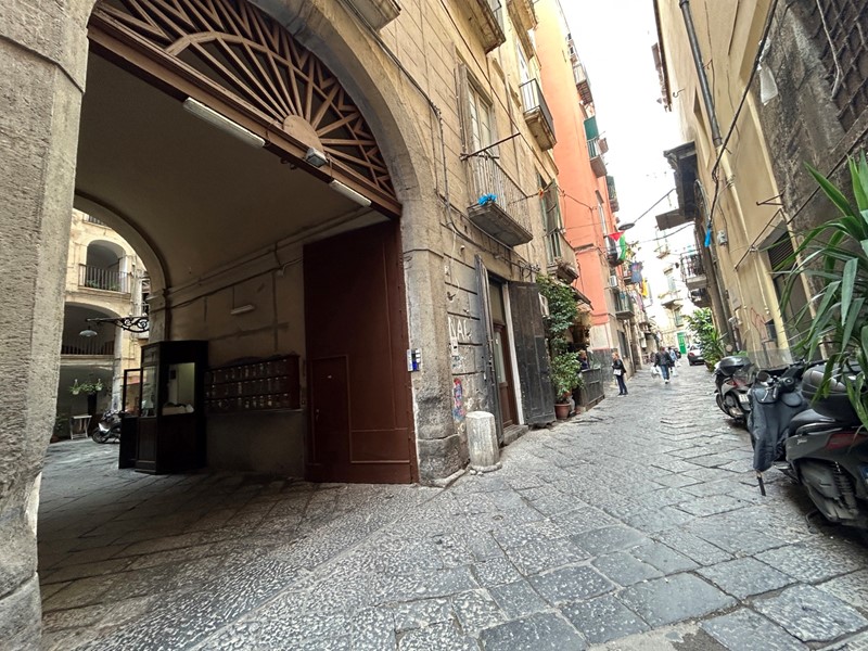 Quadrilocale in Vendita a Napoli, 450'000€, 180 m²