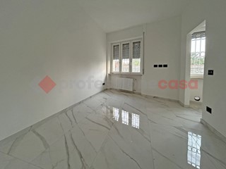 Trilocale in Vendita a Borgomanero, 160'000€, 108 m²