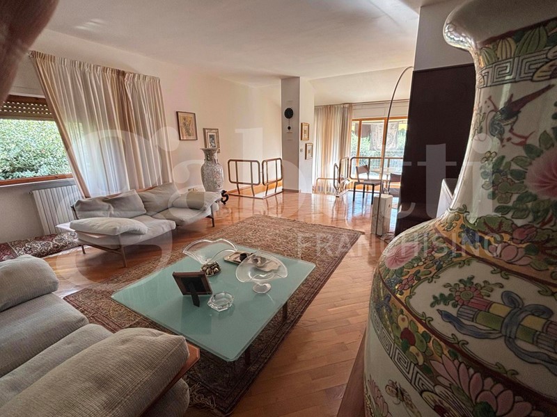 Villa in Vendita a Massa Marittima, 489'000€, 264 m², arredato