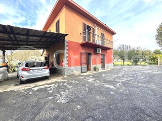 Casa Indipendente in Vendita a Airasca, 215'000€, 120 m²