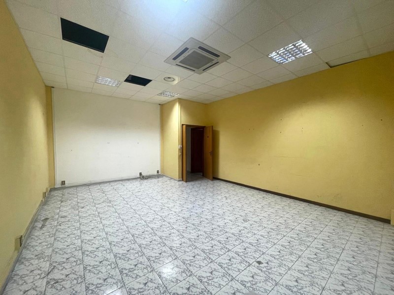 Ufficio in Affitto a Palermo, 1'300€, 355 m²