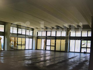 Negozio in Affitto a Aprilia, 2'200€, 250 m²