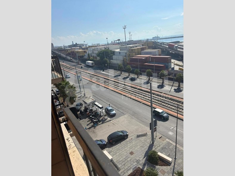Ufficio in Affitto a Napoli, 4'000€, 320 m²