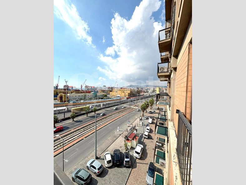 Ufficio in Affitto a Napoli, 1'000€, 80 m²