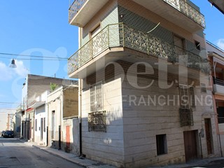 Casa Indipendente in Vendita a Canosa di Puglia, 55'000€, 80 m²