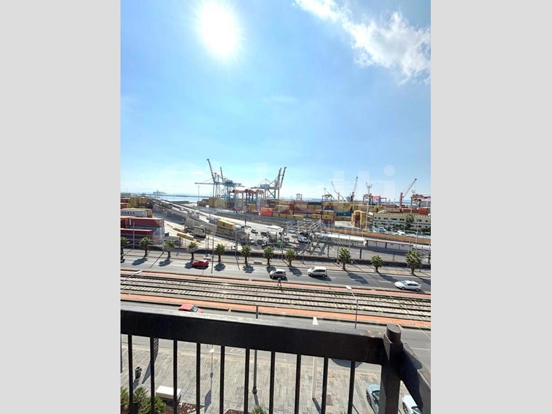 Ufficio in Affitto a Napoli, 2'000€, 160 m²