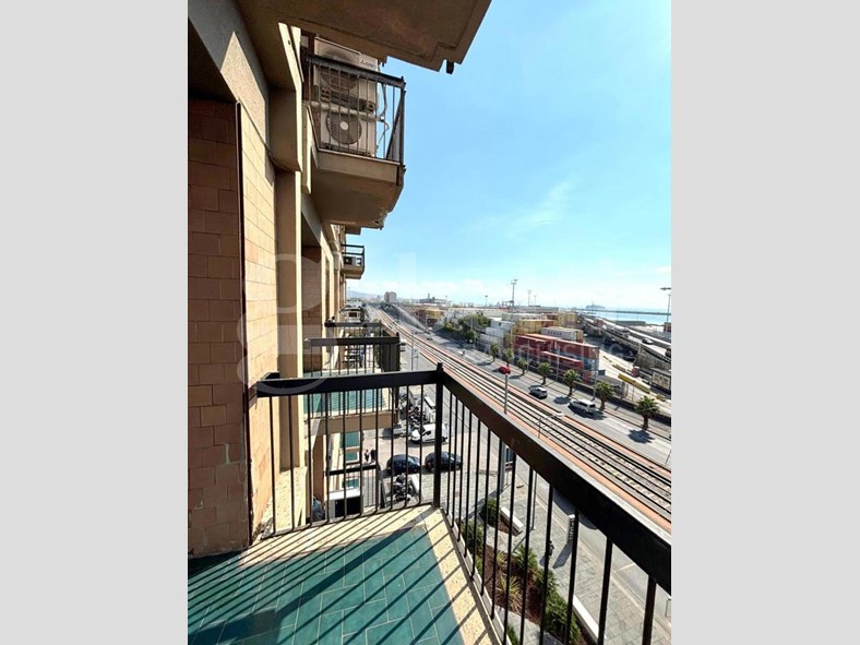 Ufficio in Affitto a Napoli, 3'000€, 240 m²