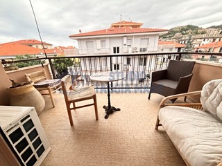 Appartamento in Vendita a Riva Ligure, 350'000€, 130 m², arredato