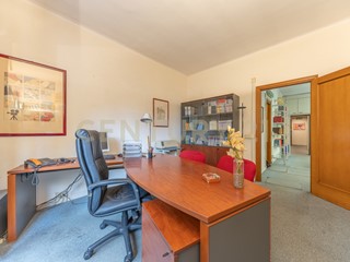 Quadrilocale in Vendita a Roma, zona Garbatella, 249'000€, 105 m²