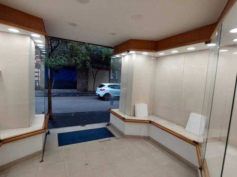 Immobile commerciale in Vendita a Salerno, 129'000&euro;, 55 m²
