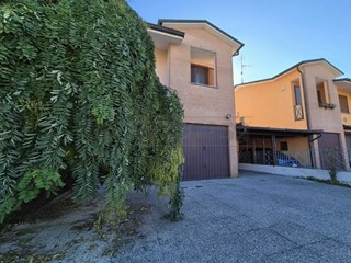 Villetta a schiera in Vendita a Bonemerse, 250'000€, 152 m², con Box