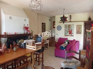 Villetta a schiera in Vendita a Londa, zona Londa, 198'000€, 120 m²