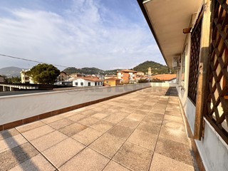 Appartamento in Vendita a Castelgomberto, 145'000&euro;, 179 m², con Box