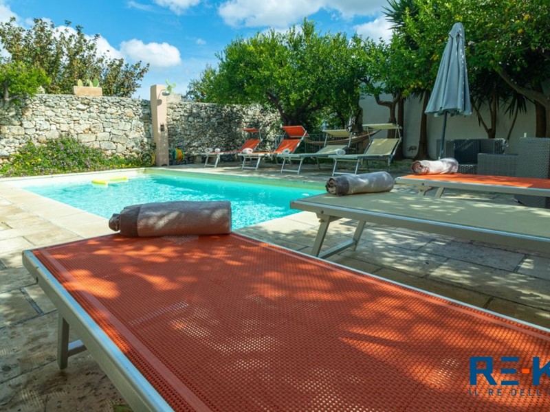 Villa in Vendita a Spongano, 890'000€, 920 m²